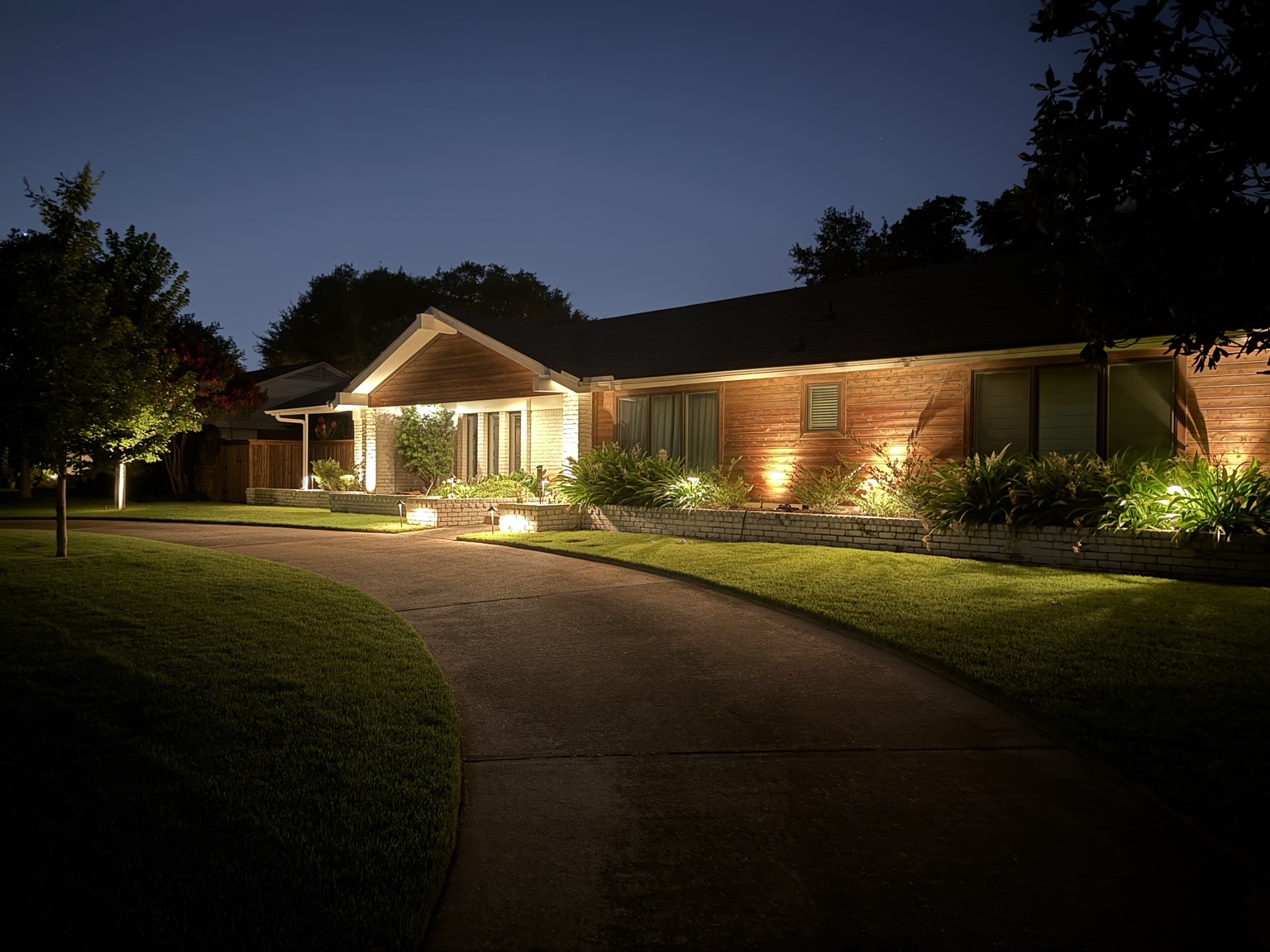 Modern home landscape lighting